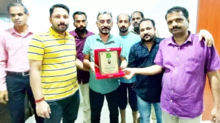 ര​ഞ്ജി​ത് പൊ​ടി​ക്കാ​ര​ന് യാ​ത്ര​യ​യ​പ്പ് ന​ൽ​കി