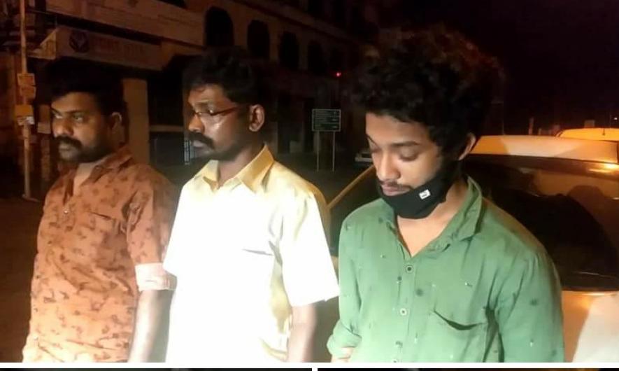 കാറിൽ കടത്തിയ 100 കിലോ കഞ്ചാവ് പിടികൂടി കാറിൽ കടത്തിയ 100 കിലോ കഞ്ചാവ് പിടികൂടി