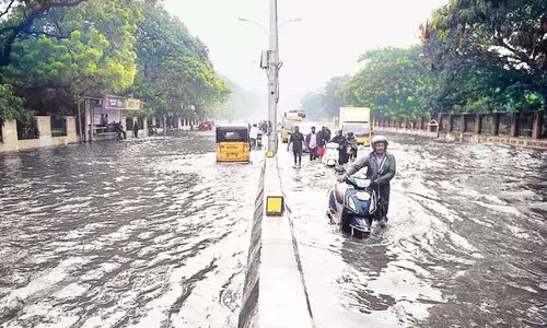 നിവർ തീവ്രചുഴലിക്കാറ്റായി; ഭീ​തി​യി​ൽ തീ​ര ജി​ല്ല​ക​ൾ