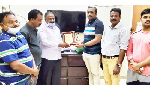 ബ​ഷീ​ർ​കു​ട്ടി​ക്ക്​ ന​വ​യു​ഗം യാ​ത്ര​യ​യ​പ്പ് ന​ൽ​കി