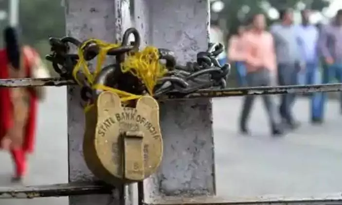 ദേശീയ പണിമുടക്ക് ആരംഭിച്ചു, കേരളത്തിൽ ഹർത്താൽ പ്രതീതി