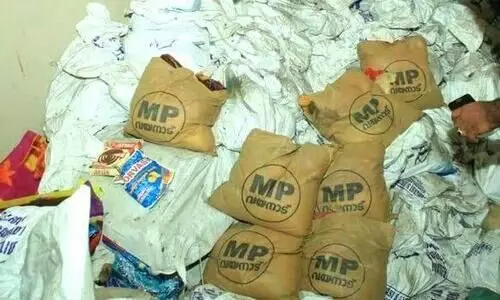 കേടായ ഭ​ക്ഷ്യ​ക്കി​റ്റു​ക​ളാണ്​  നൽകാതിരുന്നതെന്ന് കോൺഗ്രസ്