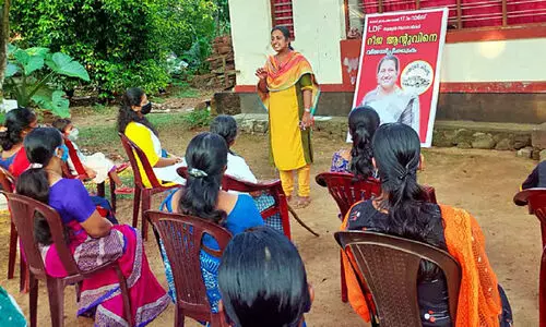 റീജ പാട്ടുപാടി ജയിക്കുമോ...?