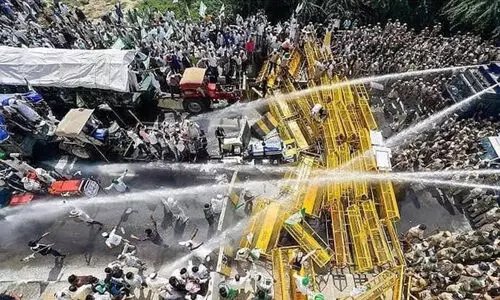 അതിർത്തി അടച്ച പൊലീസ് സന്നാഹങ്ങളെ ഭേദിച്ച് കർഷകർ ഹരിയാനയിലെത്തി