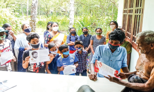 ഞങ്ങൾക്ക് വോട്ടില്ലാത്തത് കൊണ്ടല്ലേ നിങ്ങളോട് ചോദിക്കുന്നത്