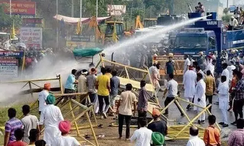 ഡൽഹിയെ വിറപ്പിക്കാൻ കർഷക പ്രക്ഷോഭം; തടയാൻ പൊലീസ് -ചിത്രങ്ങൾ കാണാം