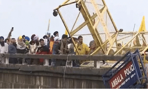 ഡൽഹി ചലോ കർഷക മാർച്ചിന് നേരെ പൊലീസ് അതിക്രമം; യോഗേന്ദ്ര യാദവ് കസ്റ്റഡിയിൽ