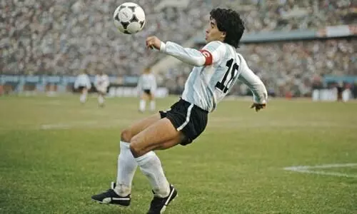 മനസ്സിൽ മറഡോണ പൂത്ത കാലം... മനസ്സിൽ മറഡോണ പൂത്ത കാലം...