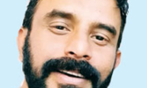 മി​നി​ലോ​റി​യു​മാ​യി കൂ​ട്ടി​യി​ടി​ച്ച്  സ്കൂ​ട്ട​ർ യാ​ത്രി​ക​ൻ​ മ​രി​ച്ചു