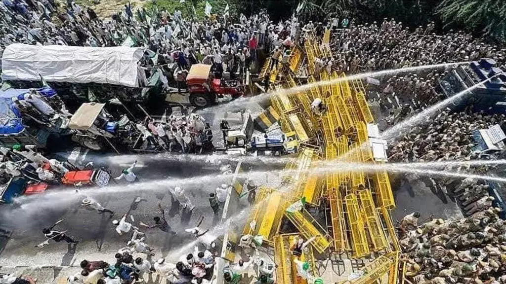 അതിർത്തി അടച്ച പൊലീസ് സന്നാഹങ്ങളെ ഭേദിച്ച് കർഷകർ ഹരിയാനയിലെത്തി