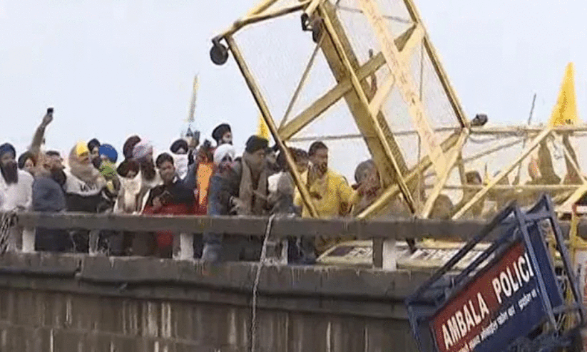 ഡൽഹി ചലോ കർഷക മാർച്ചിന് നേരെ പൊലീസ് അതിക്രമം; യോഗേന്ദ്ര യാദവ് കസ്റ്റഡിയിൽ ഡൽഹി ചലോ കർഷക മാർച്ചിന് നേരെ പൊലീസ് അതിക്രമം; യോഗേന്ദ്ര യാദവ് കസ്റ്റഡിയിൽ