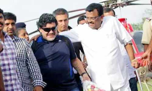 ഹൃദയത്തിേലക്ക് സൗഹൃദത്തിെൻറ പന്തടിച്ചുകയറ്റിയ താരം ഹൃദയത്തിേലക്ക് സൗഹൃദത്തിെൻറ പന്തടിച്ചുകയറ്റിയ താരം