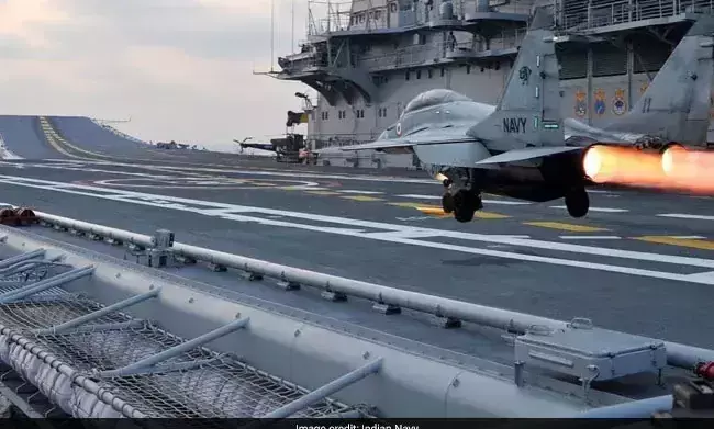 മിഗ്​-29കെ പരിശീലനം വിമാനം തകർന്നു വീണു; ഒരാളെ രക്ഷപ്പെടുത്തി