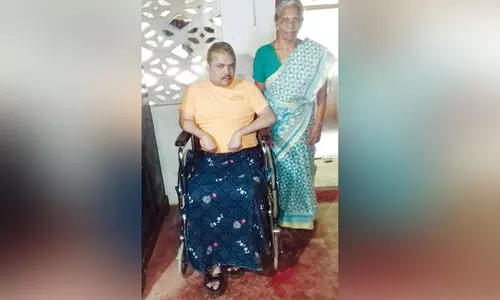 ഭിന്നശേഷിക്കാരനായ അനീഷിന് ആധാർ കാർഡ് വേണം