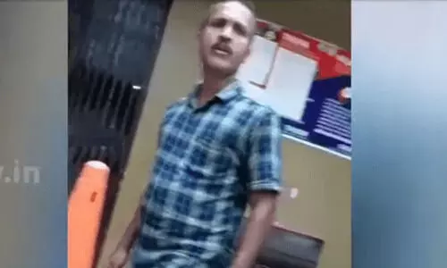 പരാതി നൽകാനെത്തിയ അച്ഛനെയും മകളെയും അധിക്ഷേപിച്ചു; പൊലീസുകാരന് സ്ഥലംമാറ്റം