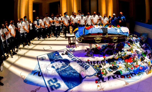 മറഡോണയുടെ മൃതദേഹത്തിനരികെ നിന്ന് സെൽഫിയെടുത്ത ശ്മശാനം ജീവനക്കാരെ പിരിച്ചുവിട്ടു