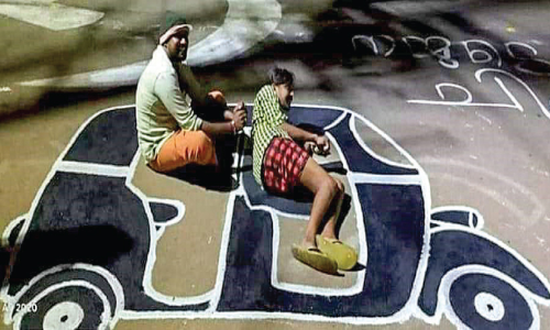 വോട്ട്​ വീഴ്​ത്താൻ അടവുകൾ ഇങ്ങനെയും...