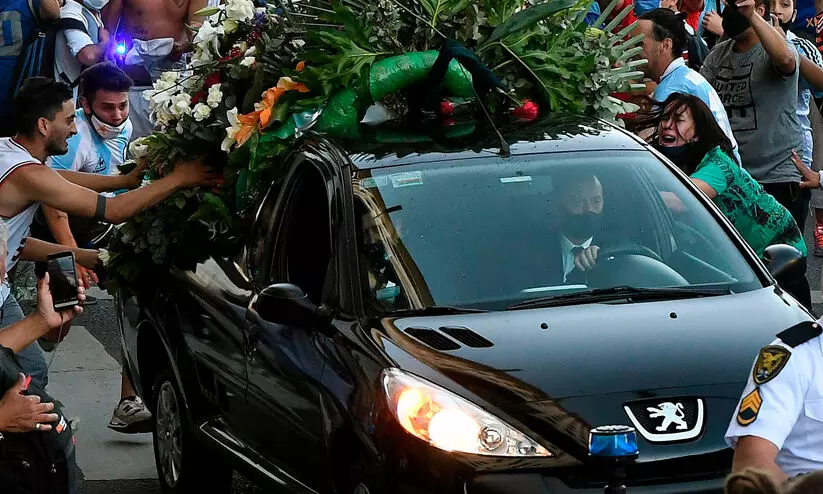 മറഡോണക്ക് വിട നൽകി ലോകം മറഡോണക്ക് വിട നൽകി ലോകം