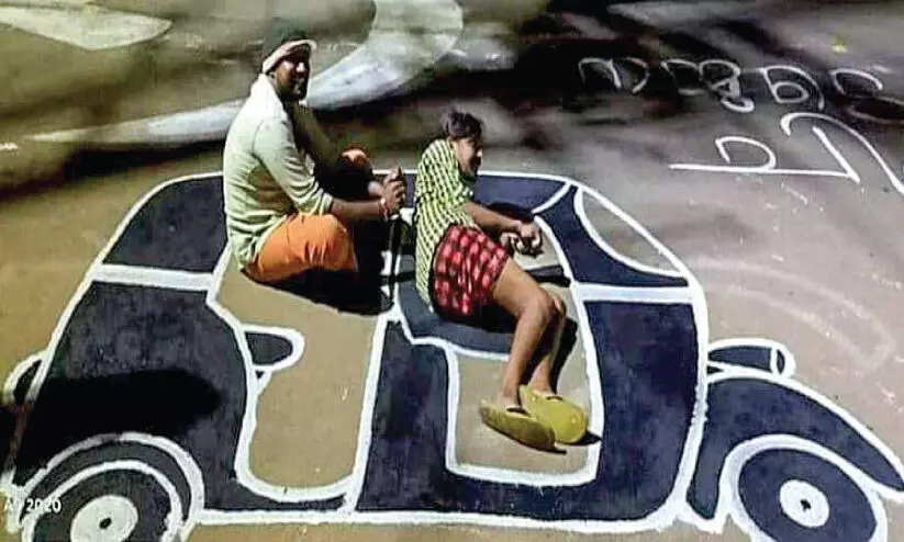 വോട്ട്​ വീഴ്​ത്താൻ അടവുകൾ ഇങ്ങനെയും...