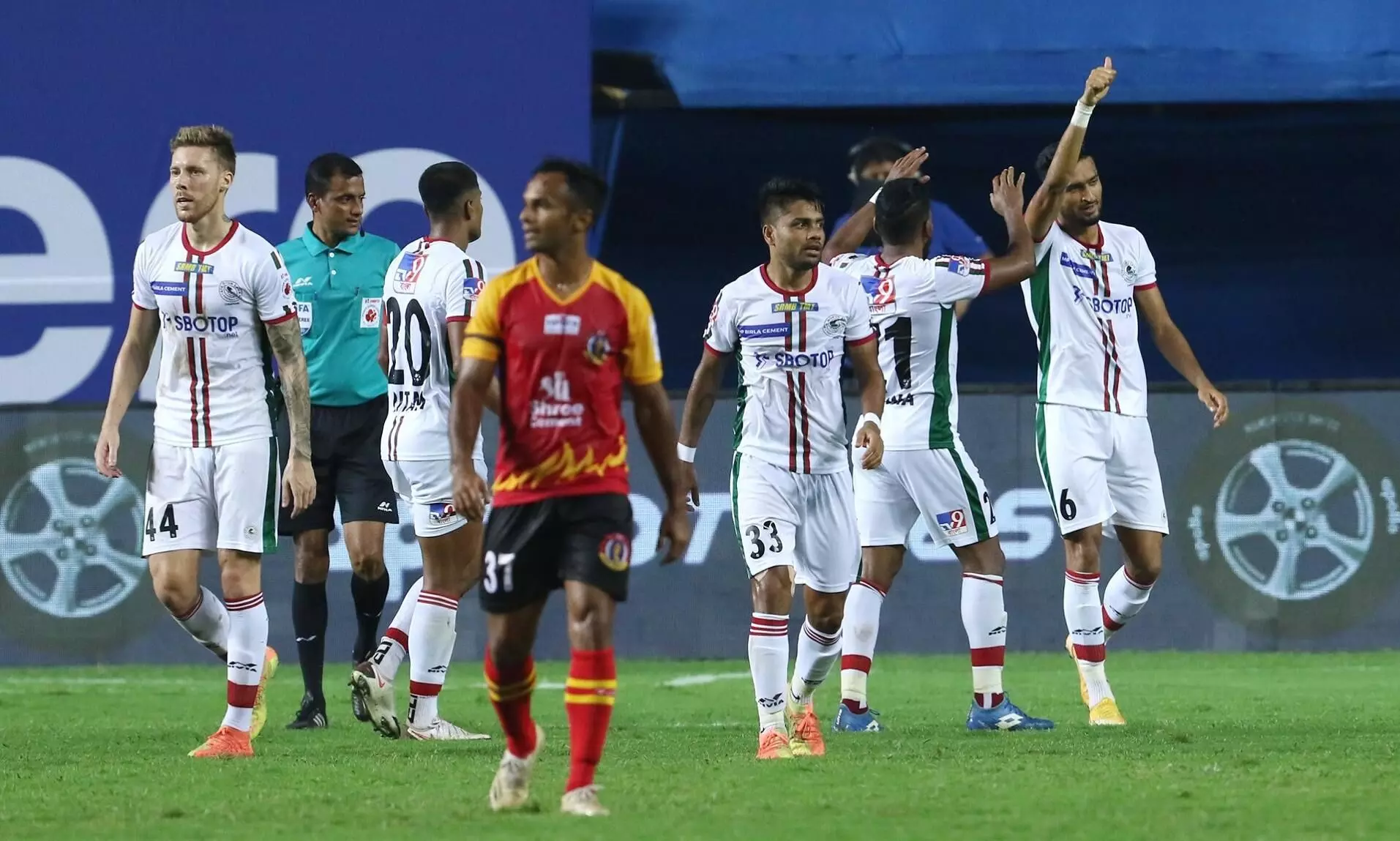 ഇന്ത്യൻ എൽ ക്ലാസികോയിൽ മോഹൻ ബഗാൻ; ഈസ്റ്റ്ബംഗാളിനെ 2-0ത്തിന് വീഴ്ത്തി ഇന്ത്യൻ എൽ ക്ലാസികോയിൽ മോഹൻ ബഗാൻ; ഈസ്റ്റ്ബംഗാളിനെ 2-0ത്തിന് വീഴ്ത്തി