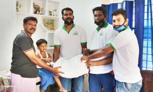 കെ.​ഡി.​സി.​ബി സ​ഹാ​യ​ങ്ങ​ൾ കൈ​മാ​റി