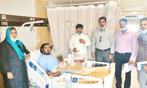 ഒ​രു വ​ർ​ഷ​മാ​യി ആ​ശു​പ​ത്രി​യി​ൽ: ജോ​ലി​ക്കി​ട​യി​ൽ ന​െ​ട്ട​ല്ല്​ ത​ക​ർ​ന്ന മ​ല​യാ​ളി​യെ നാ​ട്ടി​ലെ​ത്തി​ച്ചു