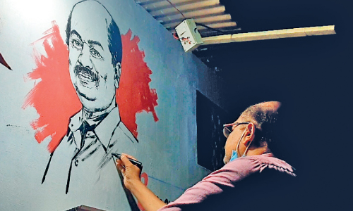 തെ​ര​ഞ്ഞെ​ടു​പ്പ് പ്ര​ചാ​ര​ണ​ത്തി​ന് സ്വ​ന്തം ചി​ത്രം വ​ര​ച്ച് സ്ഥാ​നാ​ർ​ഥി