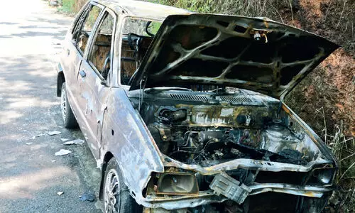 സ്​​റ്റാ​ർ​ട്ട്​ ചെ​യ്യ​വെ കാ​റി​ന്​ തീ​പി​ടി​ച്ചു