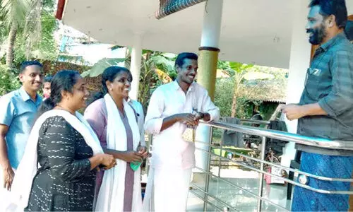 സഹപാഠികൾ പോർക്കളത്തിലാണ്​​