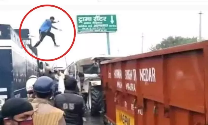 കർഷകർക്ക്​ നേരെ വെള്ളം ചീറ്റുന്ന ജലപീരങ്കിയുടെ പമ്പ്​ ഓഫ്​ ചെയ്​ത വിദ്യാർഥിക്കെതിരെ വധശ്രമത്തിന്​ കേസ്​