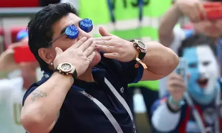 മറഡോണ - കവിത