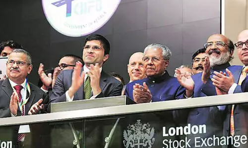 മുഖ്യമന്ത്രിയും ധനമന്ത്രിയും എന്തിനാണ്​ കൂട്ടമണി അടിക്കുന്നത്​?