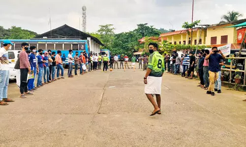 സ്​റ്റേഡിയത്തിനായി പ്രതിഷേധത്തെരുവ് കളിക്കളം