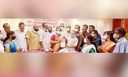 എ​ൽ.​ഡി.​എ​ഫ്‌ പ്ര​ക​ട​ന പ​ത്രി​ക പു​റ​ത്തി​റ​ക്കി; അ​ഞ്ചു​വ​ർ​ഷ​ത്തി​നു​ള്ളി​ൽ വ​ന്യ​മൃ​ഗ​ശ​ല്യം പ​രി​ഹ​രി​ക്കും