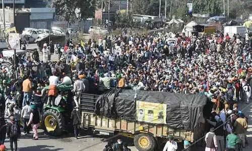 കർഷക സമരം നാലാം ദിവസത്തിലേക്ക്; കൂടുതൽ കർഷകർ ഡൽഹിയിലെത്തും കർഷക സമരം നാലാം ദിവസത്തിലേക്ക്; കൂടുതൽ കർഷകർ ഡൽഹിയിലെത്തും