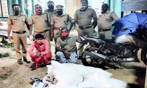 ആര്യങ്കാവിൽ 300 കിലോ നിരോധിത പുകയില ഉൽപന്നം പിടികൂടി