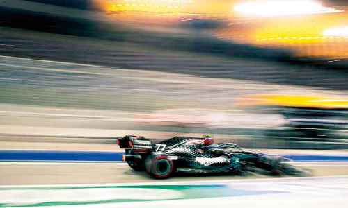 ഫോ​ർ​മു​ല ഇ​ല​ക്​​ട്രി​ക്​ കാ​റോ​ട്ട മ​ത്സ​രം രാ​ത്രി​യി​ൽ