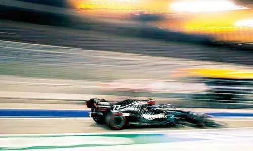 ഫോ​ർ​മു​ല ഇ​ല​ക്​​ട്രി​ക്​ കാ​റോ​ട്ട മ​ത്സ​രം രാ​ത്രി​യി​ൽ