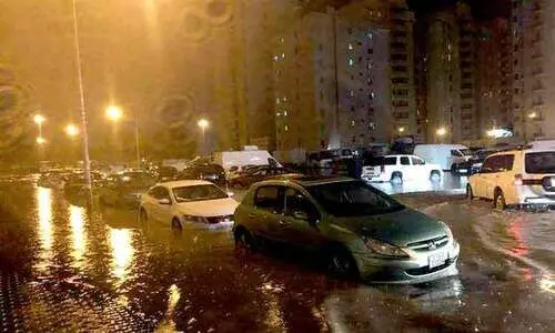 കുവൈത്തിൽ പെരുമഴ; റോഡിൽ വെള്ളക്കെട്ട്​