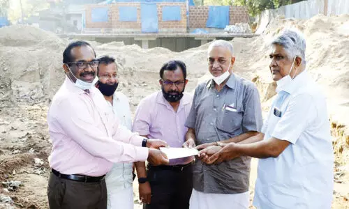 ചേരമാൻ മസ്​ജിദ്​ പുനർനിർമാണത്തിന്​ എം.എ. യൂസഫലി ആദ്യ ഗഡു നൽകി