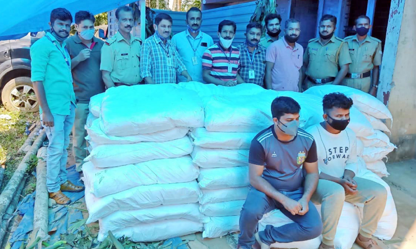 മുത്തങ്ങയിൽ 75 ലക്ഷത്തിെൻറ ഹാൻസ് പിടികൂടി മുത്തങ്ങയിൽ 75 ലക്ഷത്തിെൻറ ഹാൻസ് പിടികൂടി