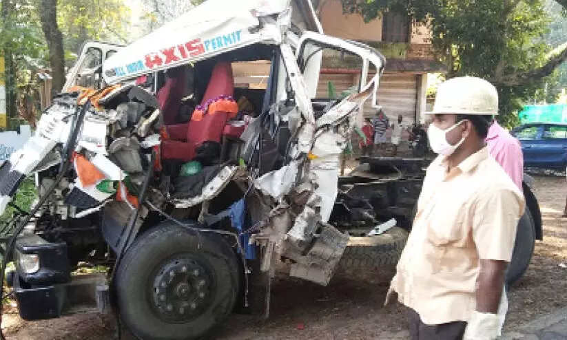 കണ്ടെയ്നർ ലോറിക്ക് പിന്നിൽ ലോറിയിടിച്ച് ഒരാൾക്ക് പരിക്ക്