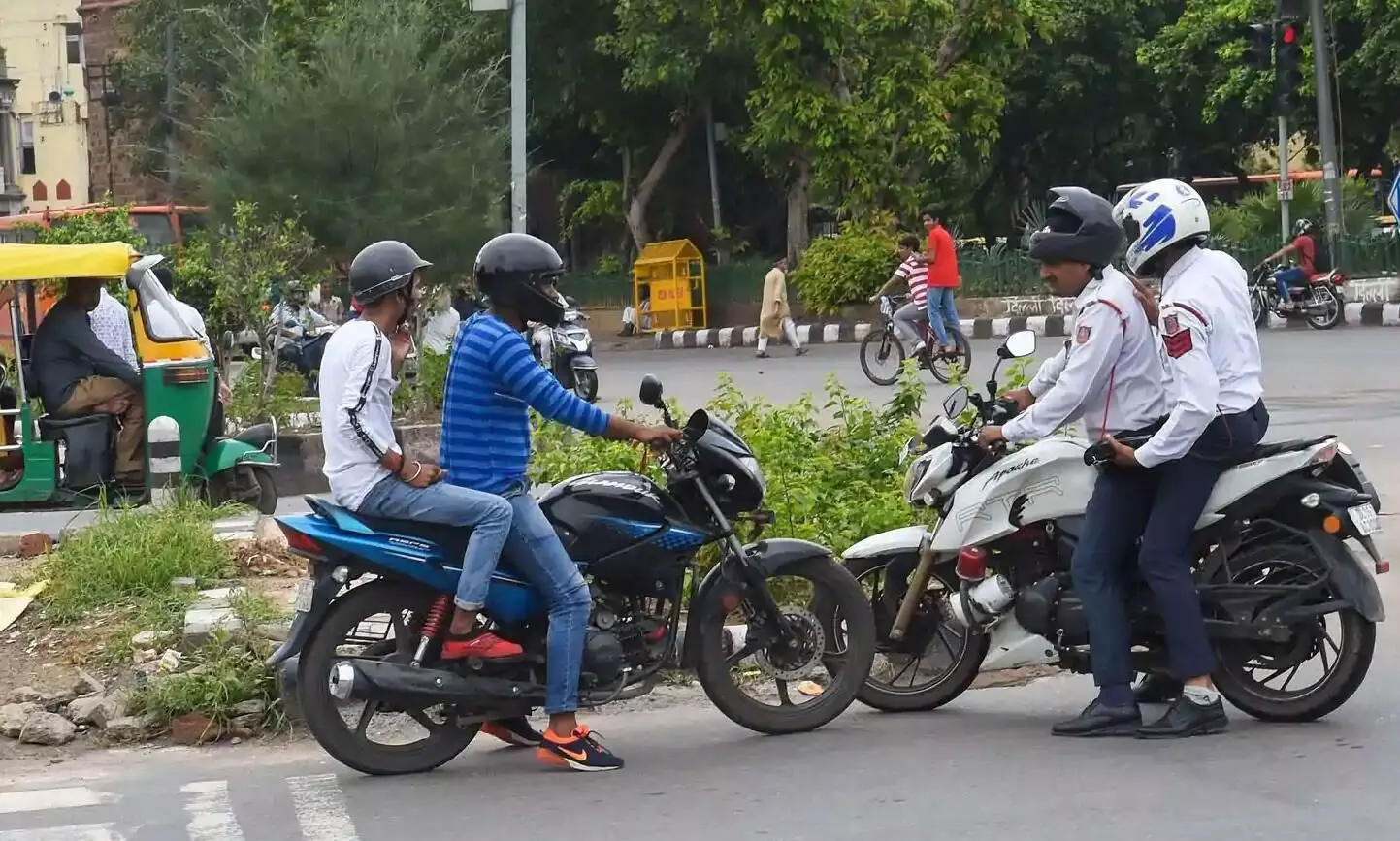 ഇനിമുതൽ ബി.െഎ.എസ് ഹെൽമറ്റുകൾ മാത്രം; ഉത്തരവുമായി കേന്ദ്ര മന്ത്രാലയം ഇനിമുതൽ ബി.െഎ.എസ് ഹെൽമറ്റുകൾ മാത്രം; ഉത്തരവുമായി കേന്ദ്ര മന്ത്രാലയം