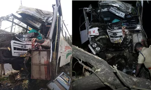 എറണാകുളത്ത്​ കെ.എസ്​.ആർ.ടി.സി ബസ്​ മരത്തിലിടിച്ച്​ ഡ്രൈവർ മരിച്ചു; 25 പേർക്ക്​ പരിക്ക്​