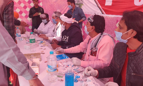 കർഷകർക്ക്​ ഭക്ഷണവും മെഡിക്കൽ ക്യാമ്പുമൊരുക്കി യൂത്ത്​ കോൺഗ്രസ്​ ദേശീയ പ്രസിഡൻറും സംഘവും