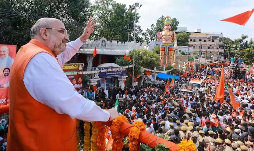 ചാർമിനാറിെൻറ നഗരിയിൽ മരണപ്പോര്; ഹൈദരാബാദ് പിടിക്കാൻ ബി.ജെ.പിയുടെ പടയൊരുക്കം ചാർമിനാറിെൻറ നഗരിയിൽ മരണപ്പോര്; ഹൈദരാബാദ് പിടിക്കാൻ ബി.ജെ.പിയുടെ പടയൊരുക്കം