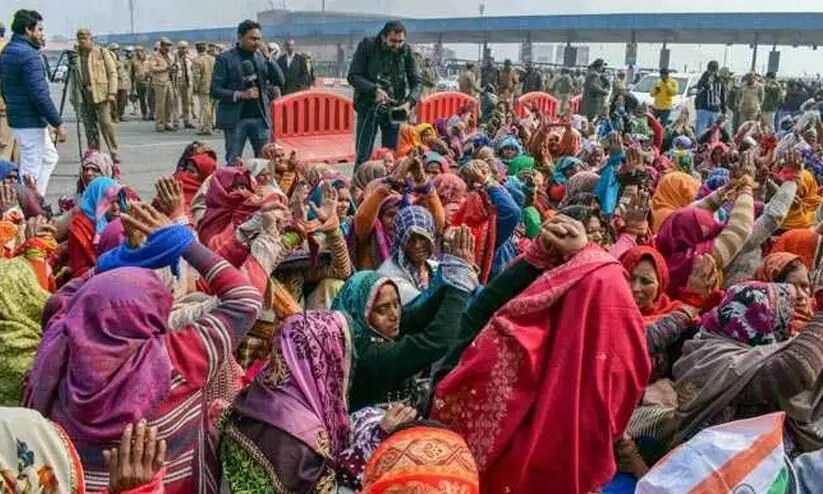 ട്രാക്​ടറുകളിൽ ഉറക്കം, കുളി വഴിയരികിൽ; അതെ.. എന്തിനും തയാറാണ്​ ഞങ്ങൾ​