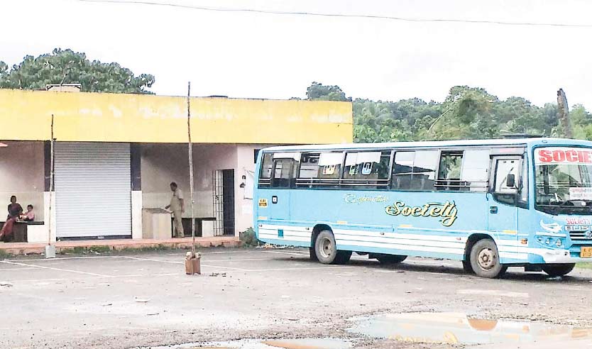 ദശാബ്ദം കഴിഞ്ഞിട്ടും പണി പൂര്ത്തിയാകാതെ ഏനാത്ത് ബസ് ബേ ദശാബ്ദം കഴിഞ്ഞിട്ടും പണി പൂര്ത്തിയാകാതെ ഏനാത്ത് ബസ് ബേ