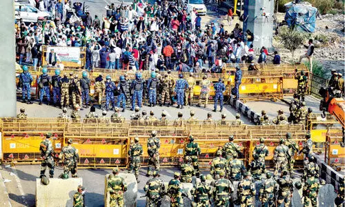 കർഷക സമരത്തിന് വൻപിന്തുണ; സർക്കാർ കടുത്ത സമ്മർദത്തിൽ കർഷക സമരത്തിന് വൻപിന്തുണ; സർക്കാർ കടുത്ത സമ്മർദത്തിൽ