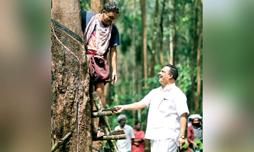 ത​ന്ത്ര​ങ്ങ​ളും മ​റു ത​ന്ത്ര​ങ്ങ​ളും; വോ​ട്ട​ർ​മാ​രെ തേ​ടി സ്ഥാ​നാ​ർ​ഥി​ക​ൾ തൊ​ഴി​ലി​ട​ങ്ങ​ളി​ൽ